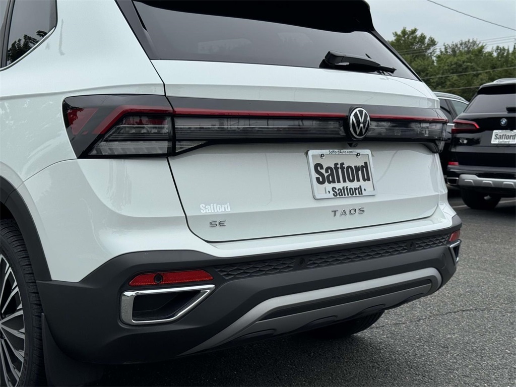 2025 Volkswagen Taos SE photo 7