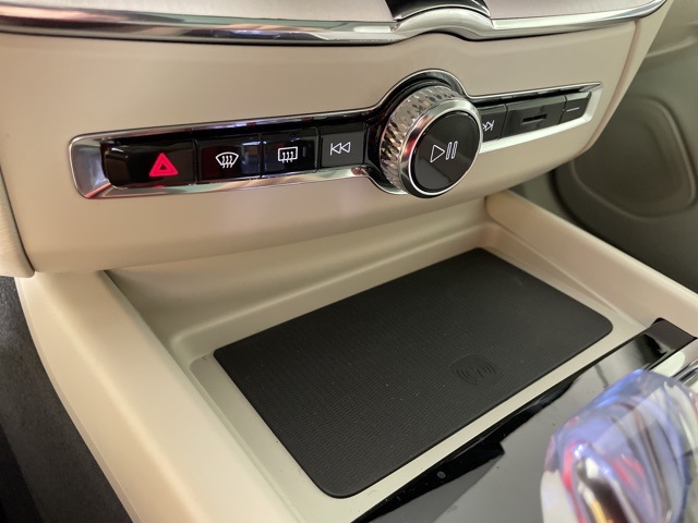 2026 Volvo XC60 Hybrid T8 photo 33