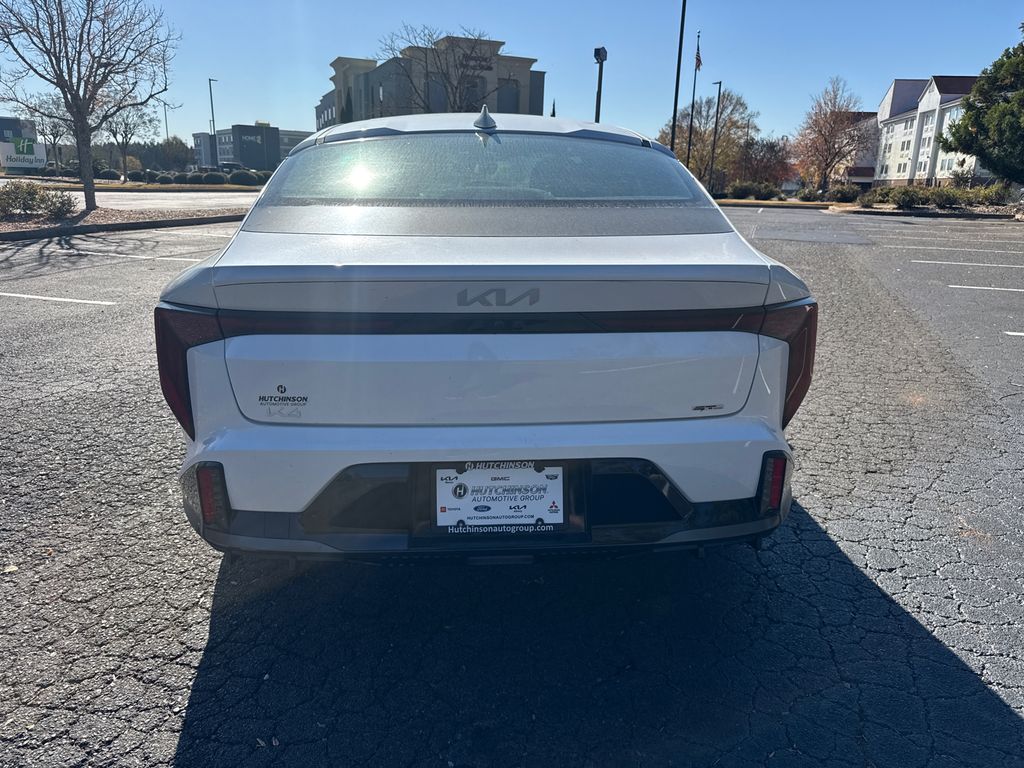 2025 Kia K4 GT-Line photo 3