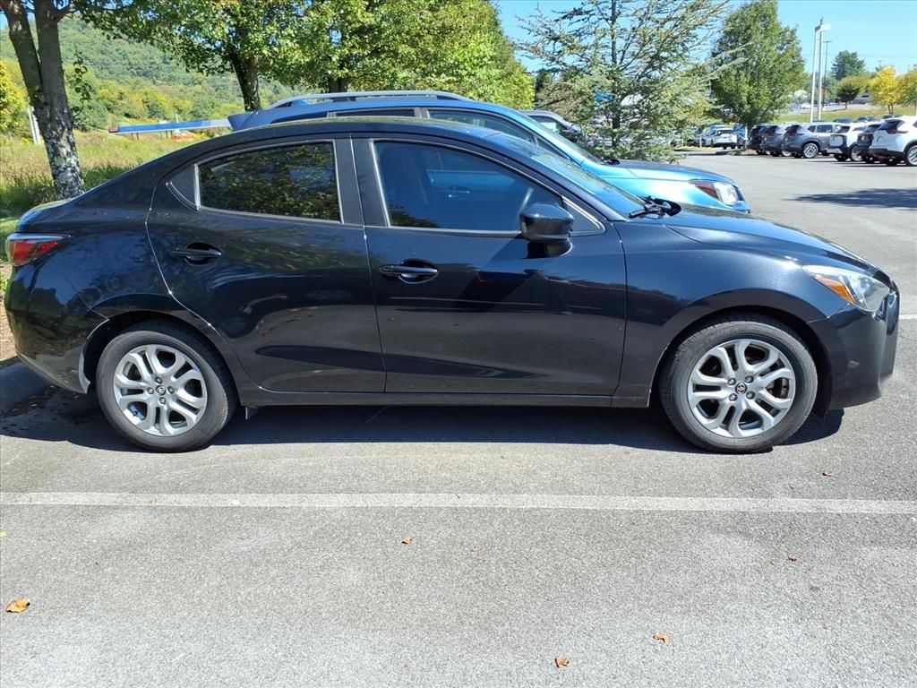 2017 Toyota Yaris iA Base photo 2