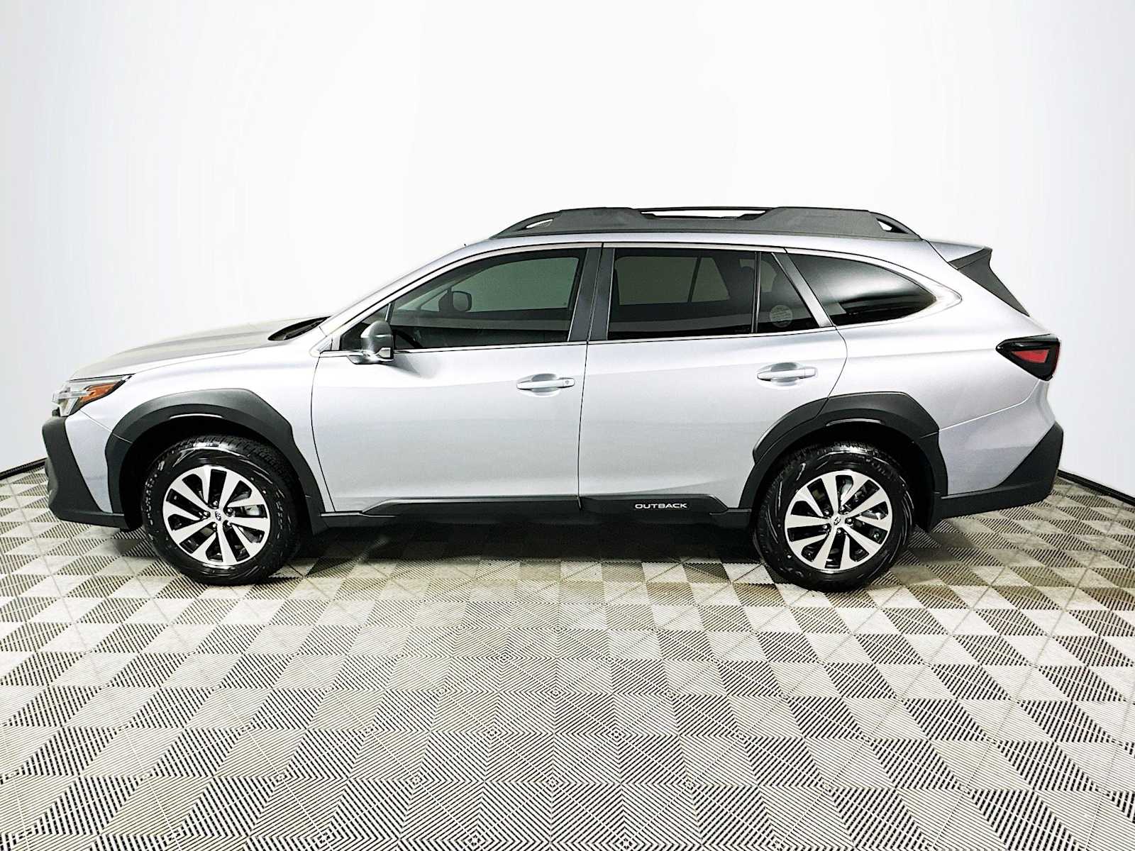 2025 Subaru Outback Base photo 4