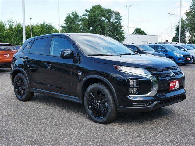 2025 Mitsubishi Outlander Sport LE's photo