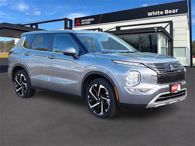 2023 Mitsubishi Outlander Plug-In Hybrid SE's photo