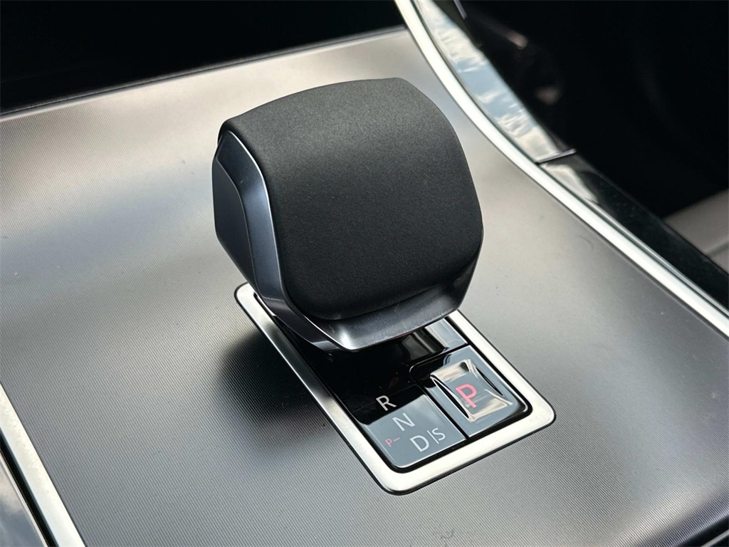 2026 Land Rover Range Rover Evoque Dynamic SE photo 4