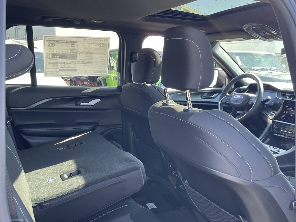 2025 Jeep Grand Cherokee Laredo X photo 21