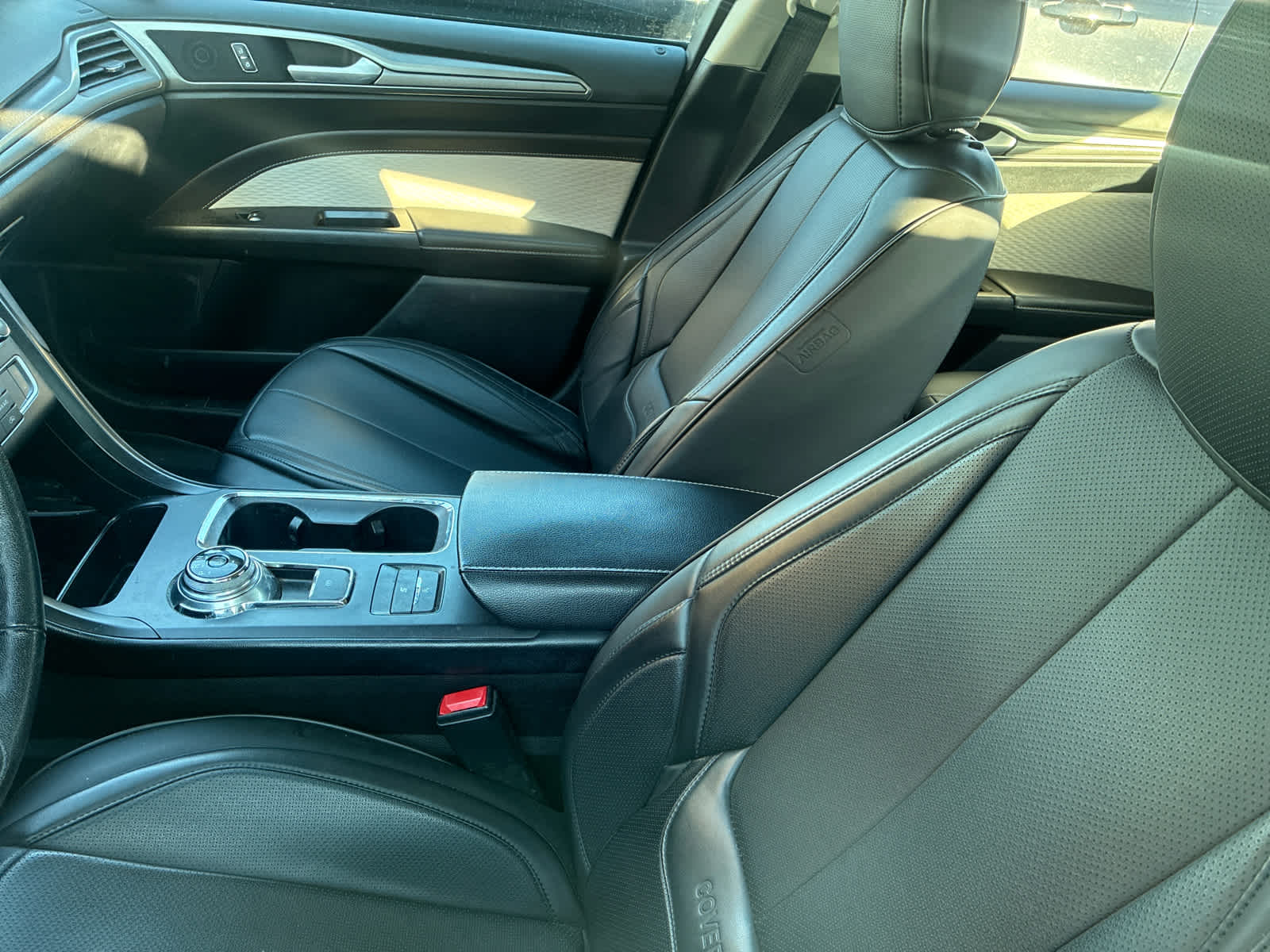 2020 Ford Fusion SE photo 3