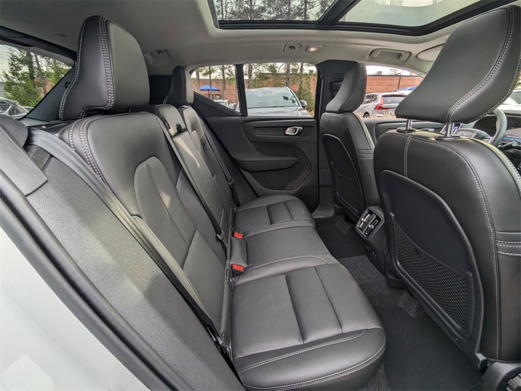 2025 Volvo XC40 Core photo 4