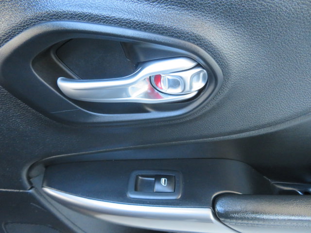 2022 Jeep Cherokee Latitude Lux photo 12