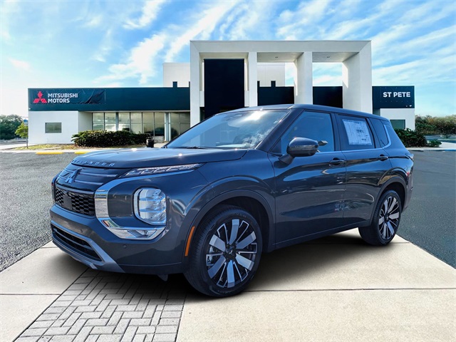 2025 Mitsubishi Outlander SE's photo