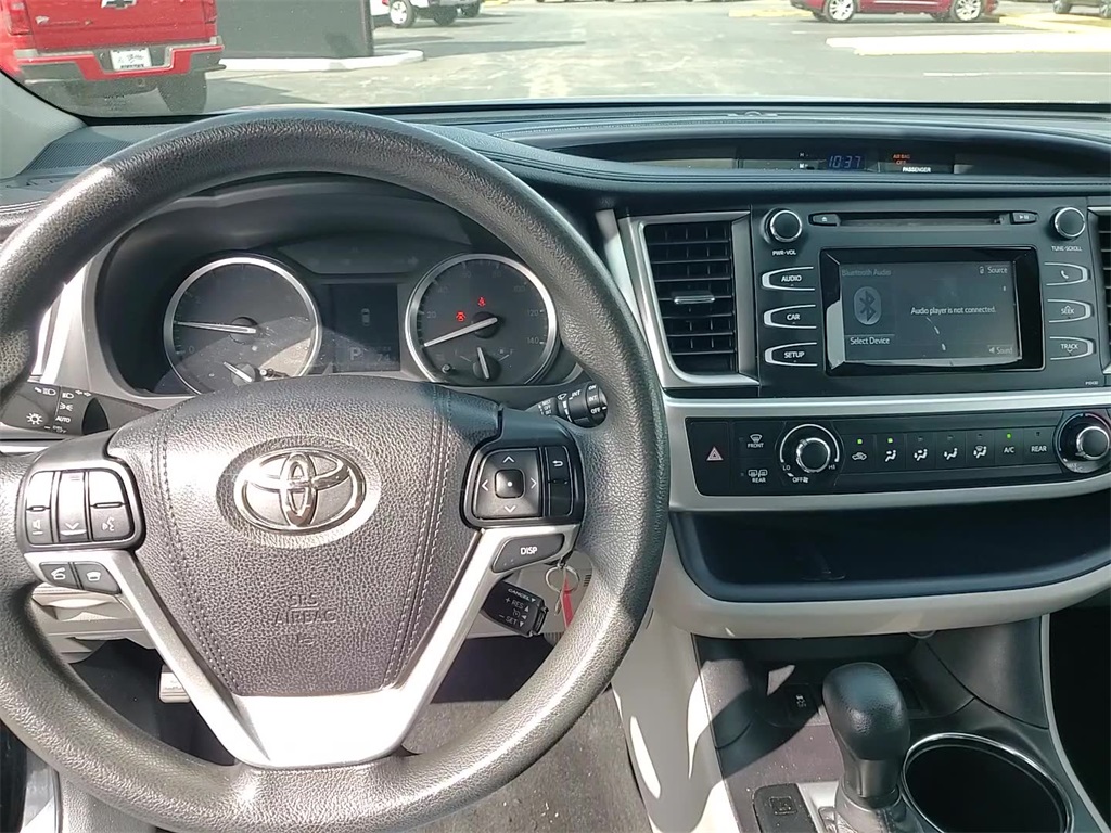 2015 Toyota Highlander LE photo 26
