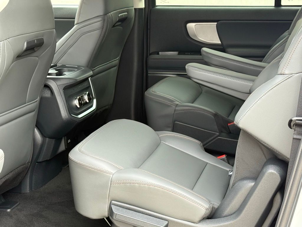 2025 Ford Expedition MAX photo 8