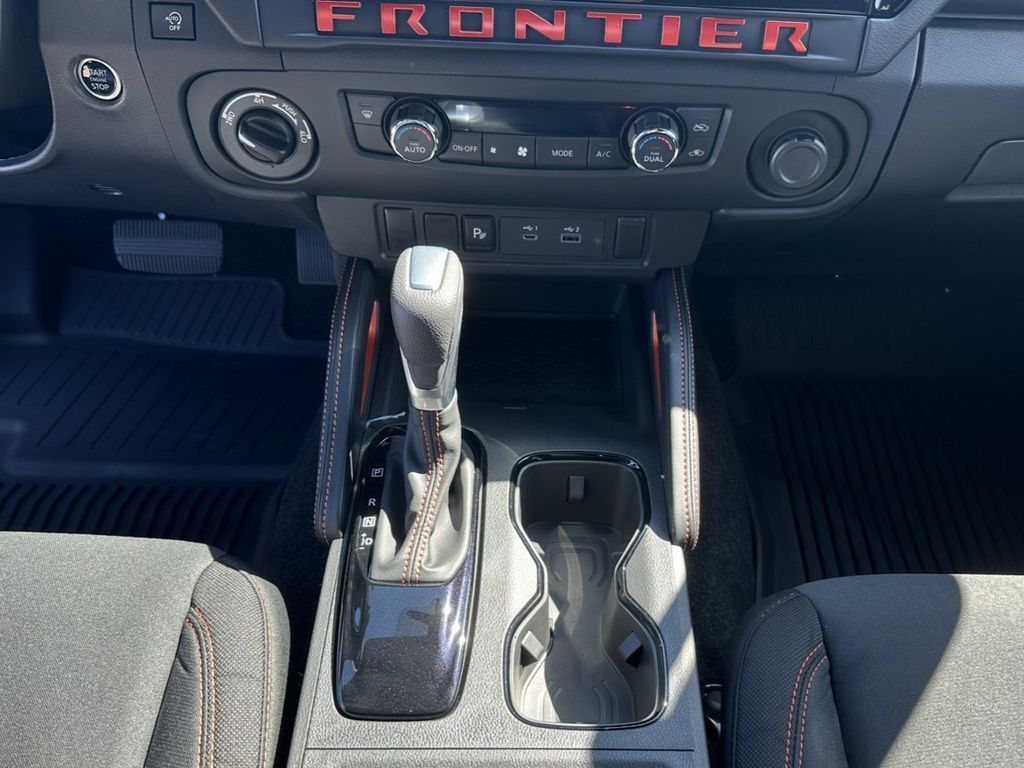 2025 Nissan Frontier PRO-4X photo 17