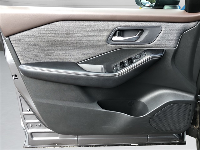 2023 Nissan Rogue SV photo 11