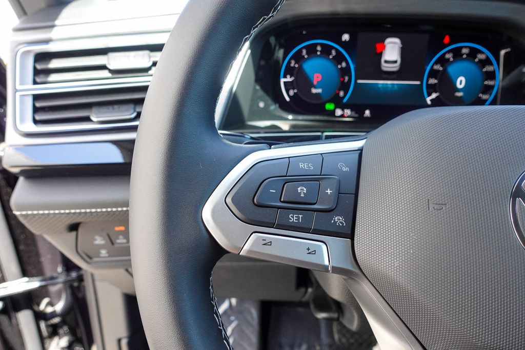 2025 Volkswagen Atlas Cross Sport SE photo 17