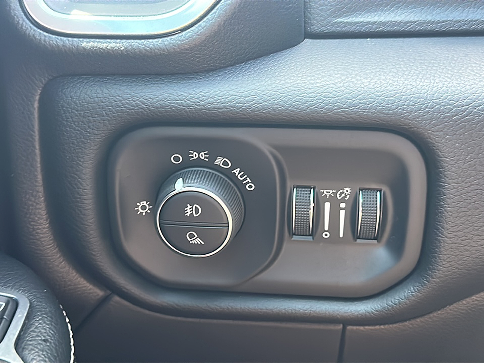 2024 Ram 2500 Laramie photo 12