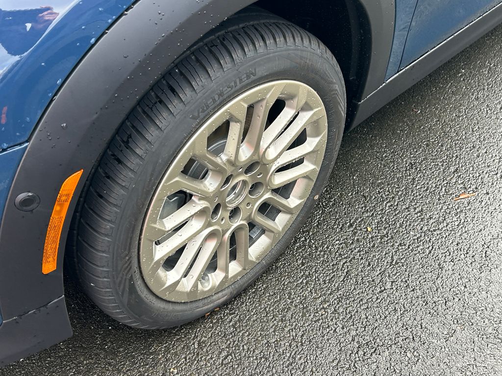 2026 Mini Cooper Hardtop S 4 Door Iconic photo 3