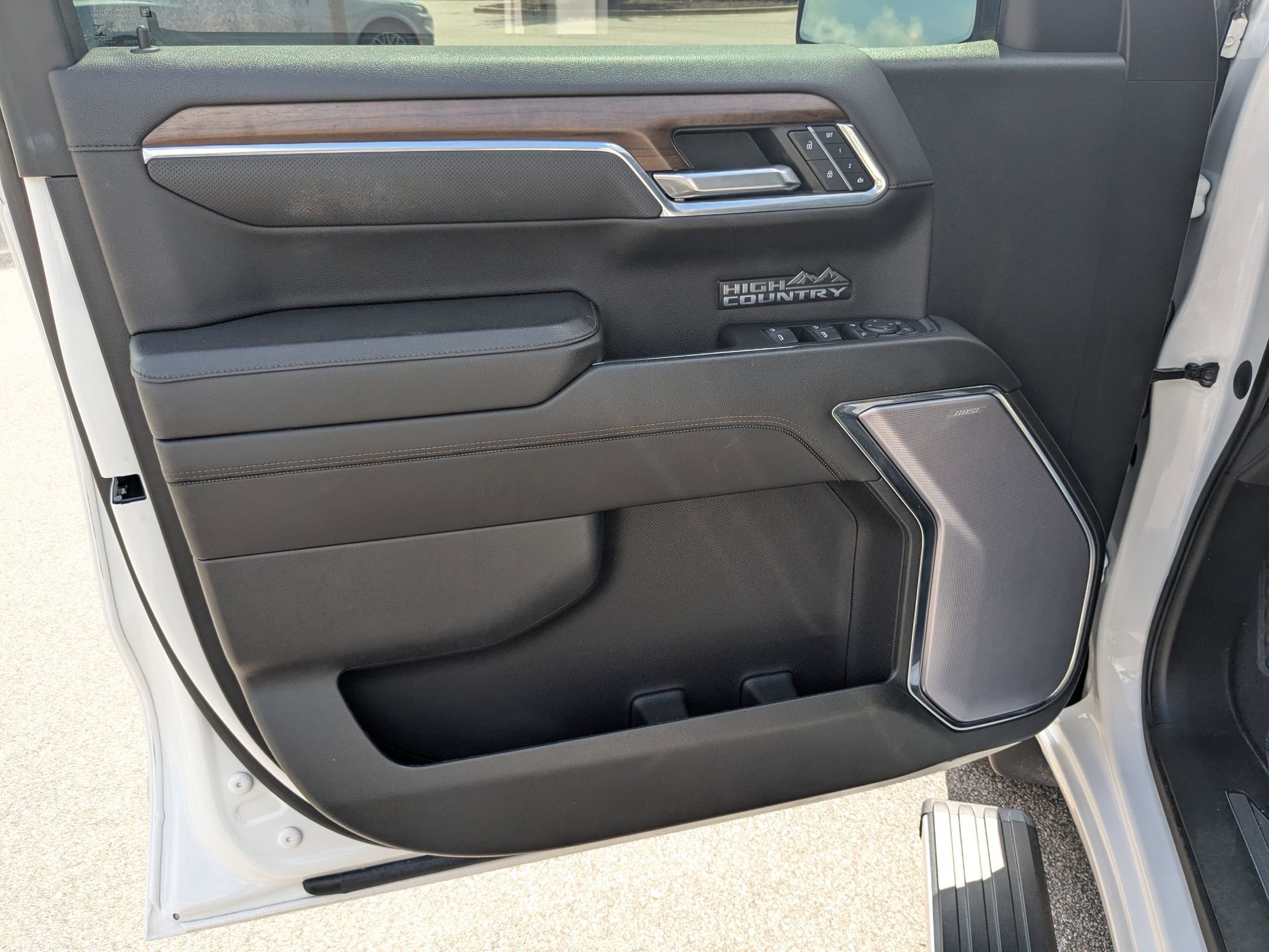 2023 Chevrolet Silverado 1500 High Country photo 11