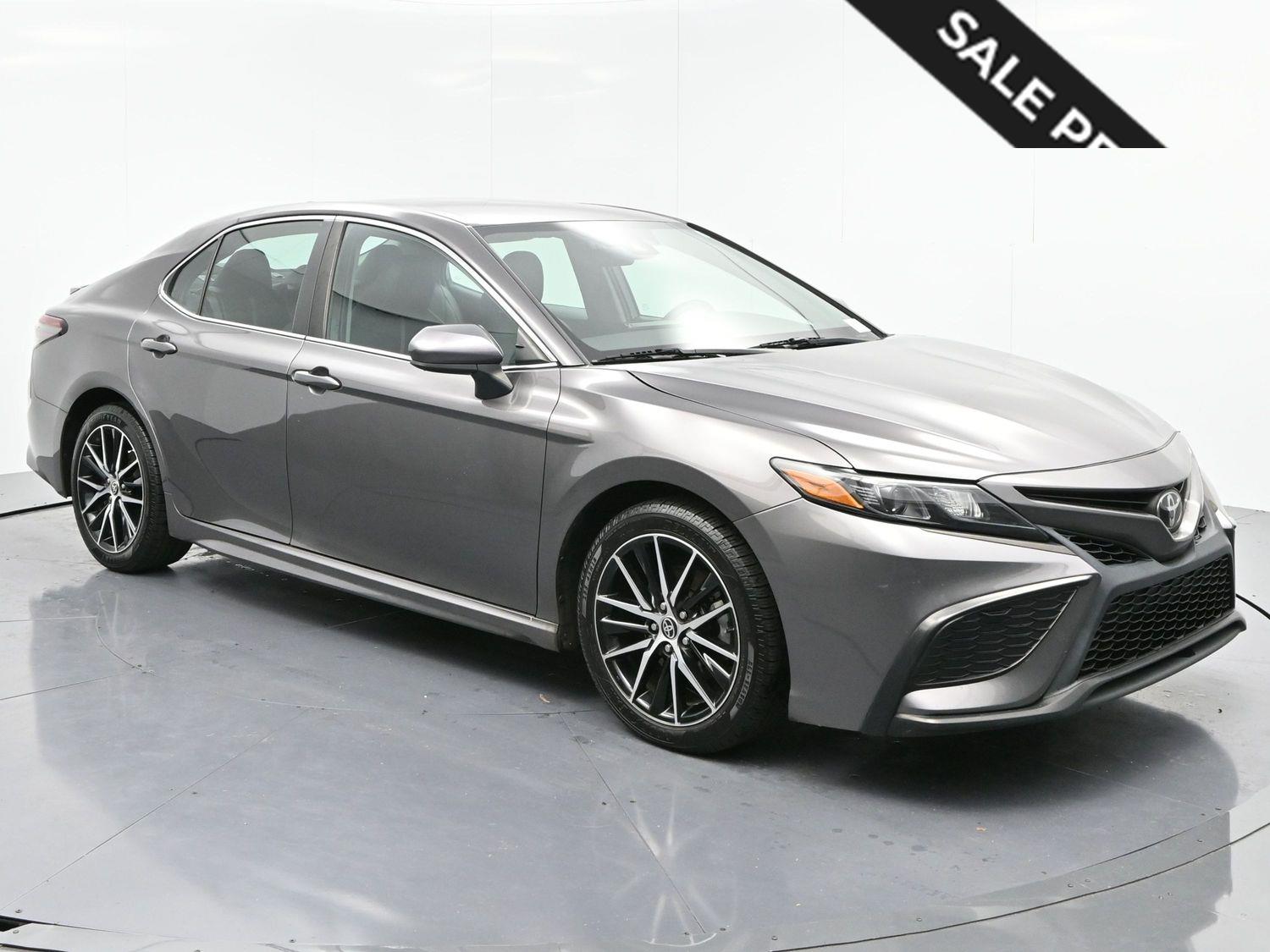 2021 Toyota Camry SE's photo