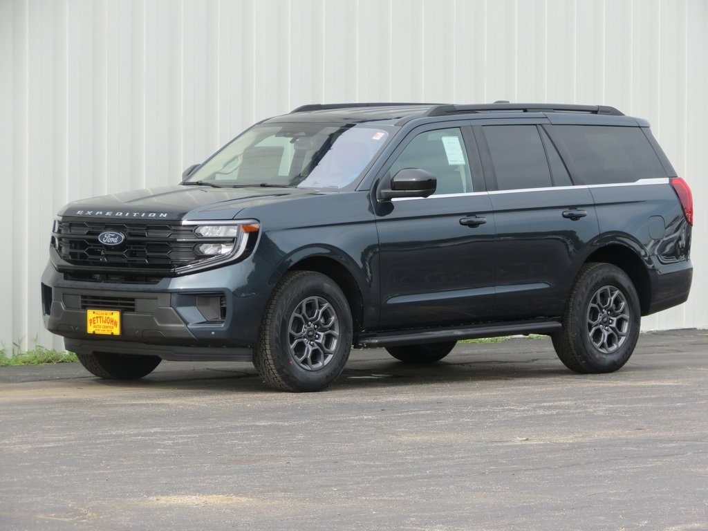 2025 Ford Expedition photo 2