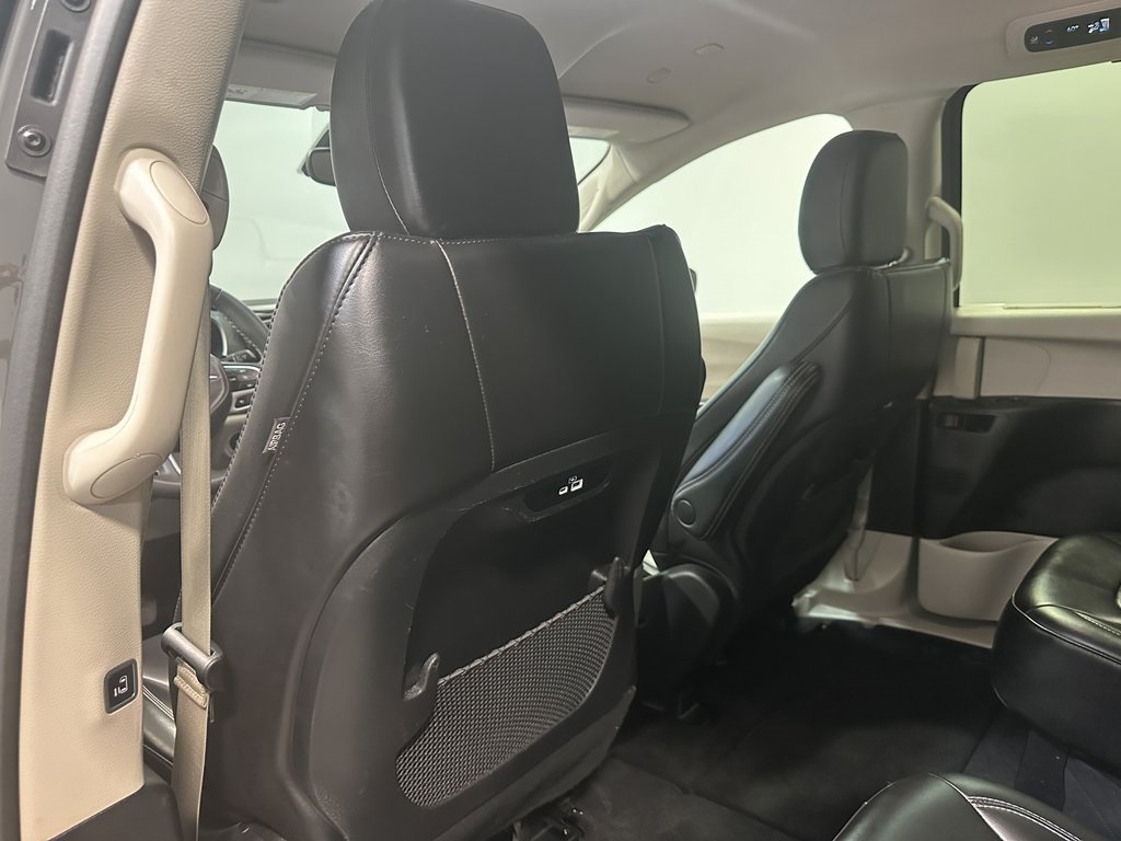 2023 Chrysler Pacifica Touring L photo 9