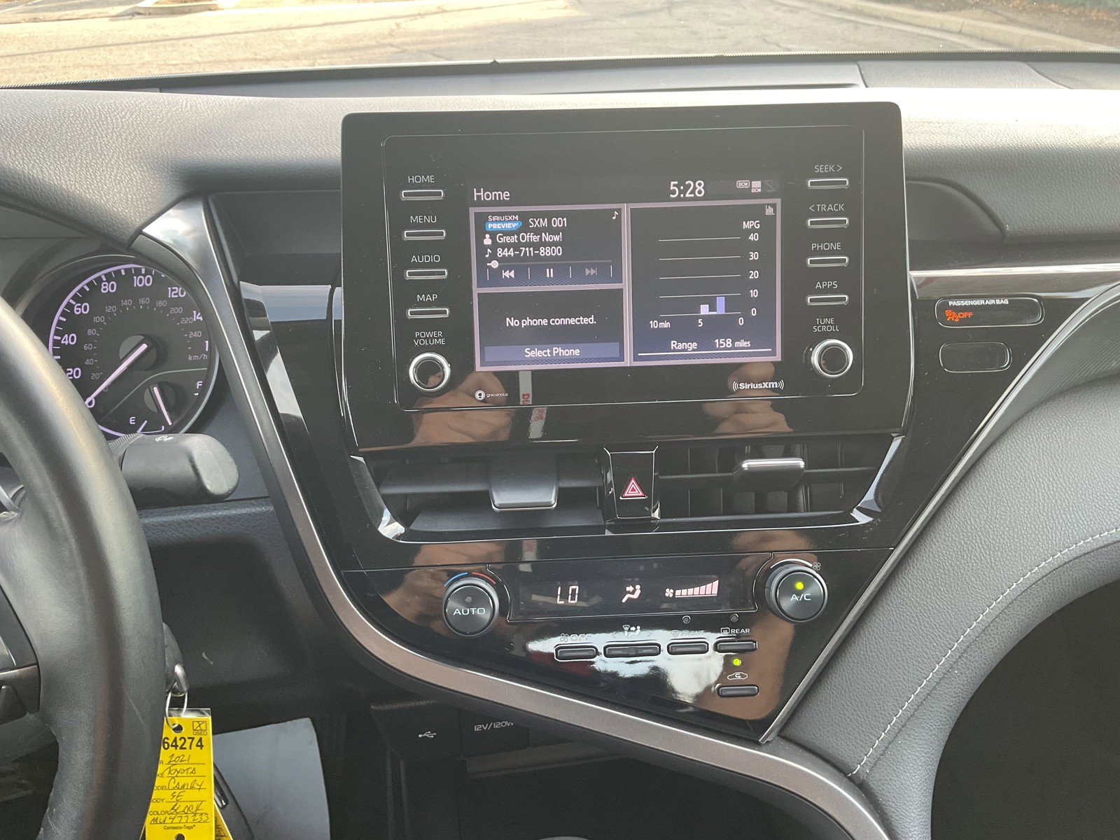 2021 Toyota Camry SE photo 13