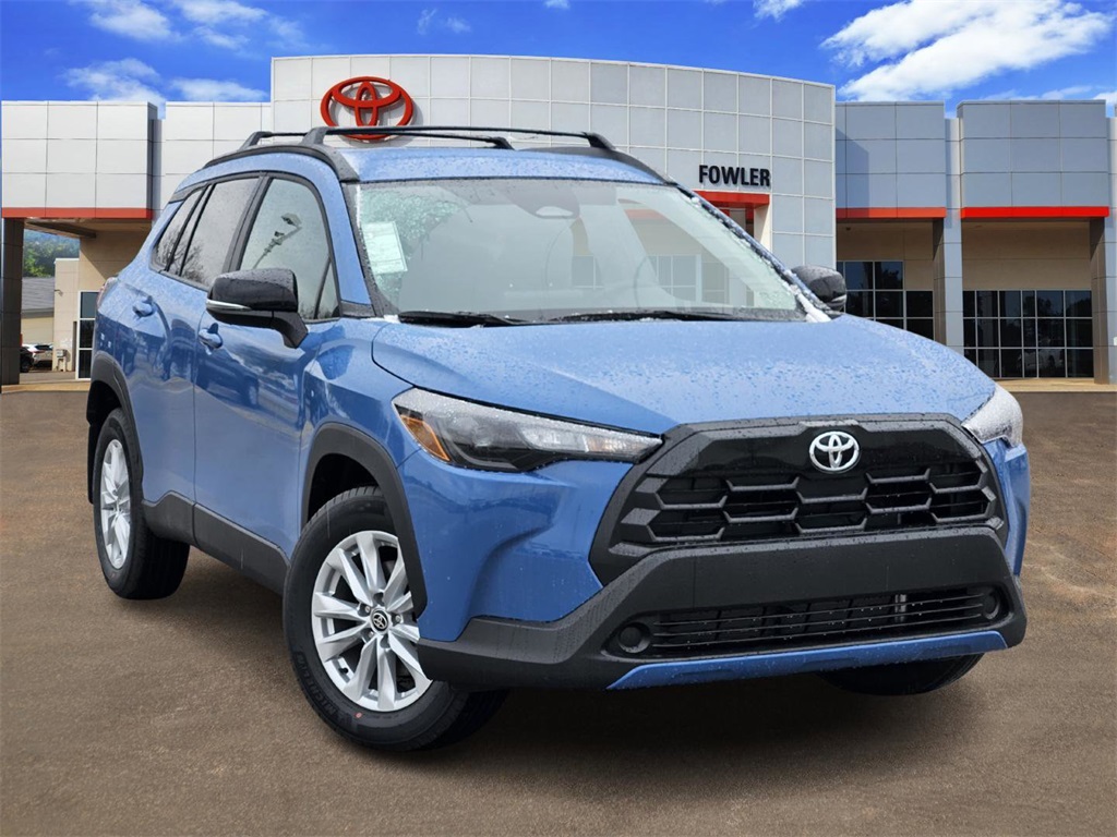 2026 Toyota Corolla Cross LE's photo