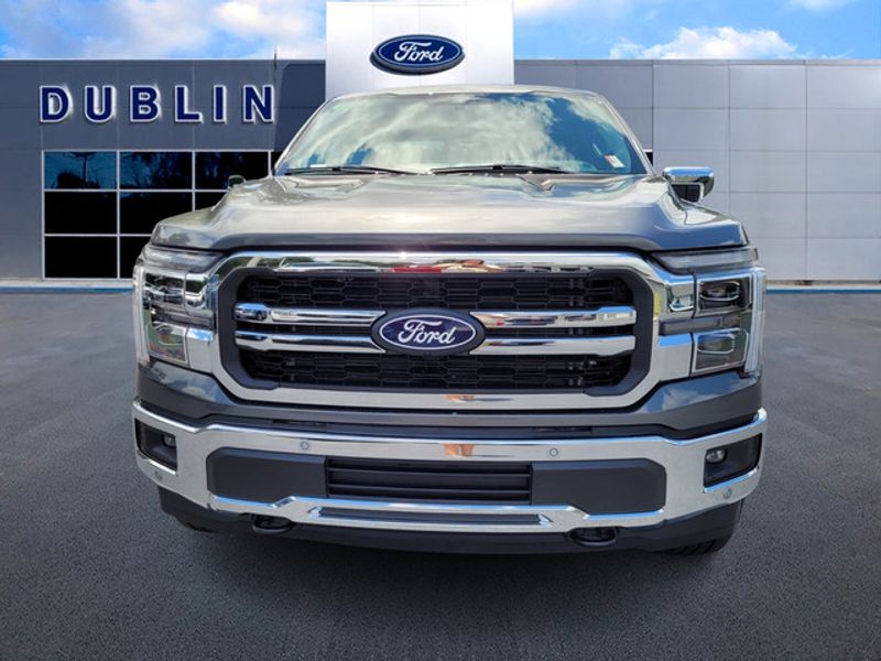 2025 Ford F-150 Lariat photo 2