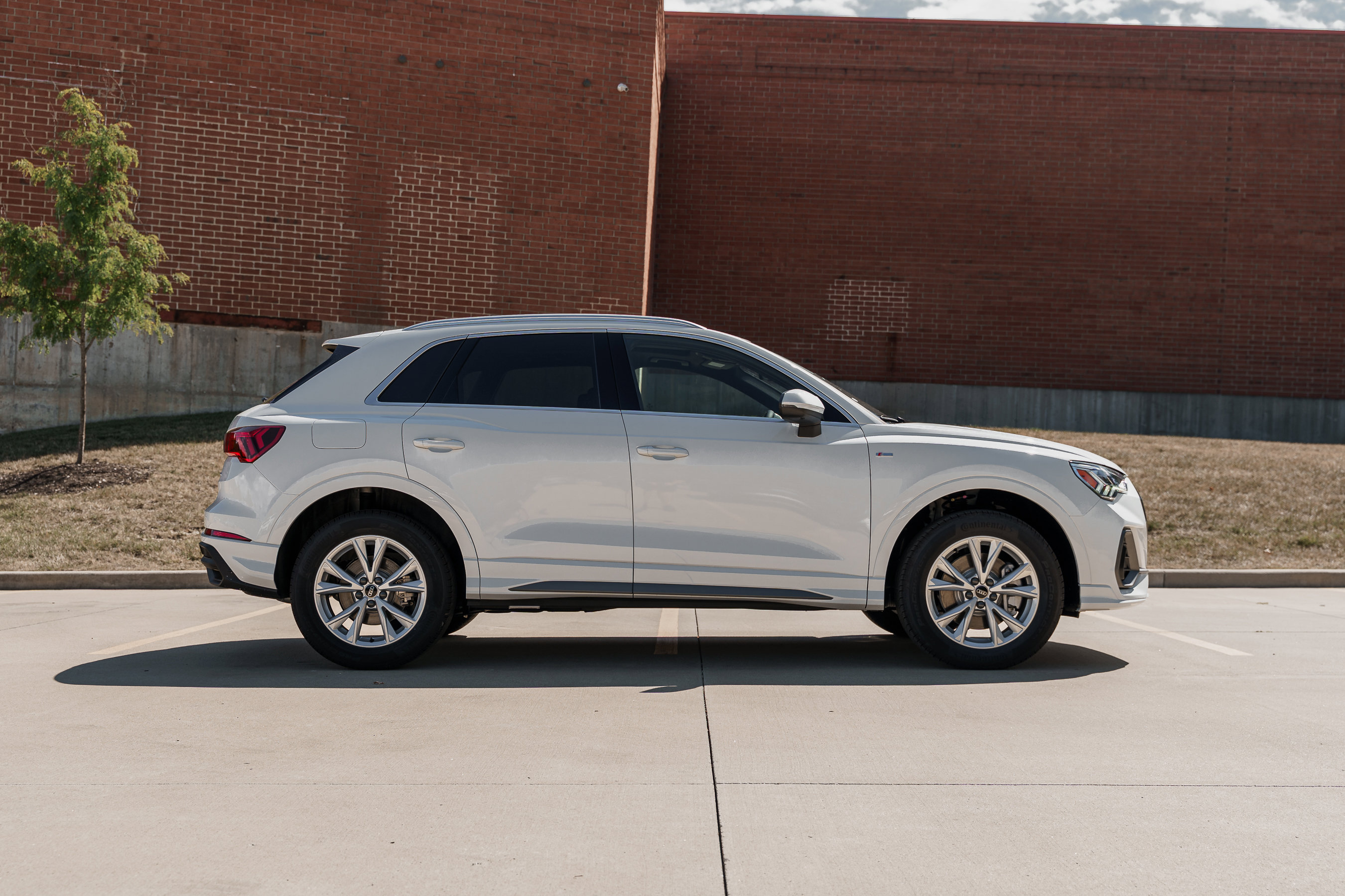 2025 Audi Q3 S line Premium Plus photo 2