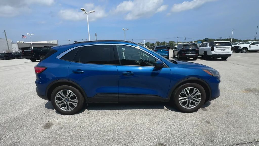2022 Ford Escape SEL photo 7