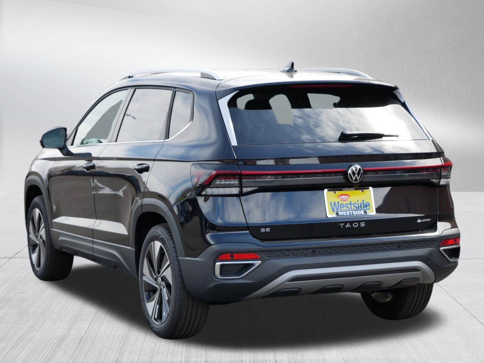 2025 Volkswagen Taos SE photo 2