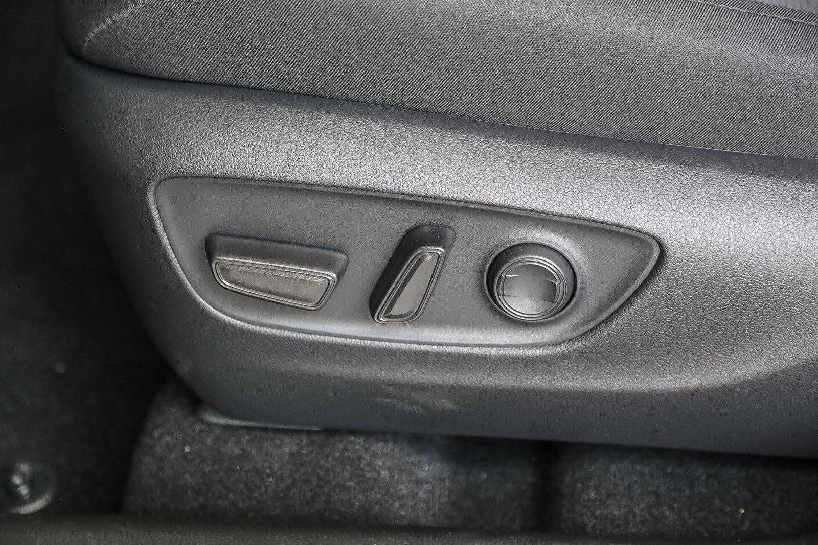 2025 Toyota RAV4 Hybrid XLE photo 21