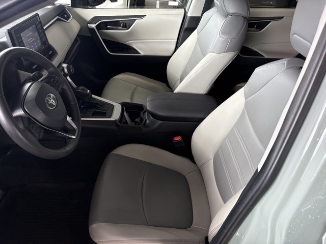 2021 Toyota RAV4 XLE Premium photo 15