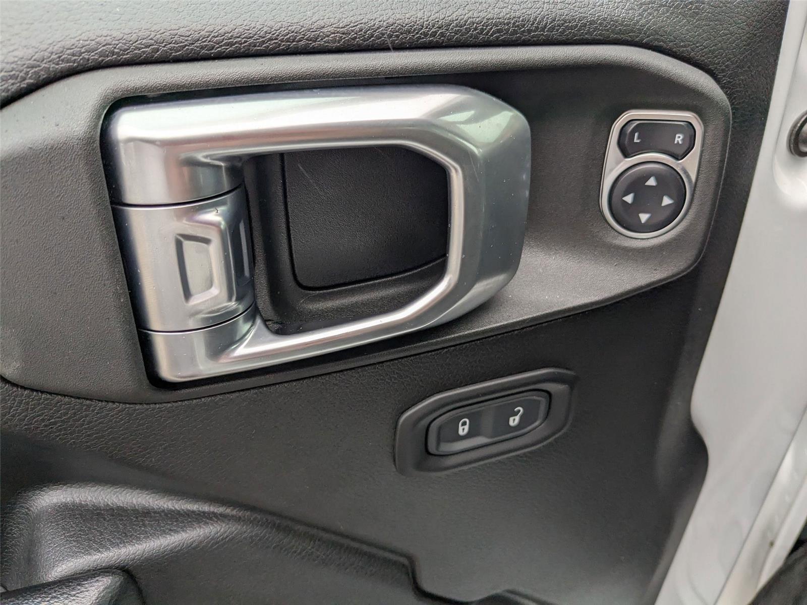 2021 Jeep Gladiator Mojave photo 11