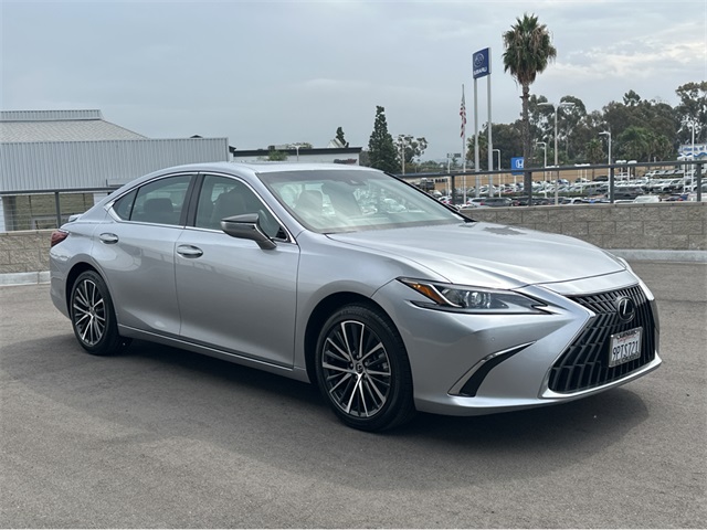 2025 Lexus ES 300h Premium photo 2