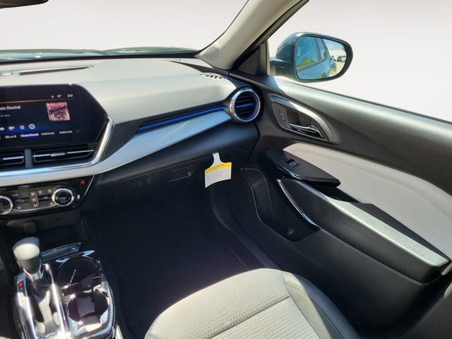 2025 Chevrolet Trax LT photo 12
