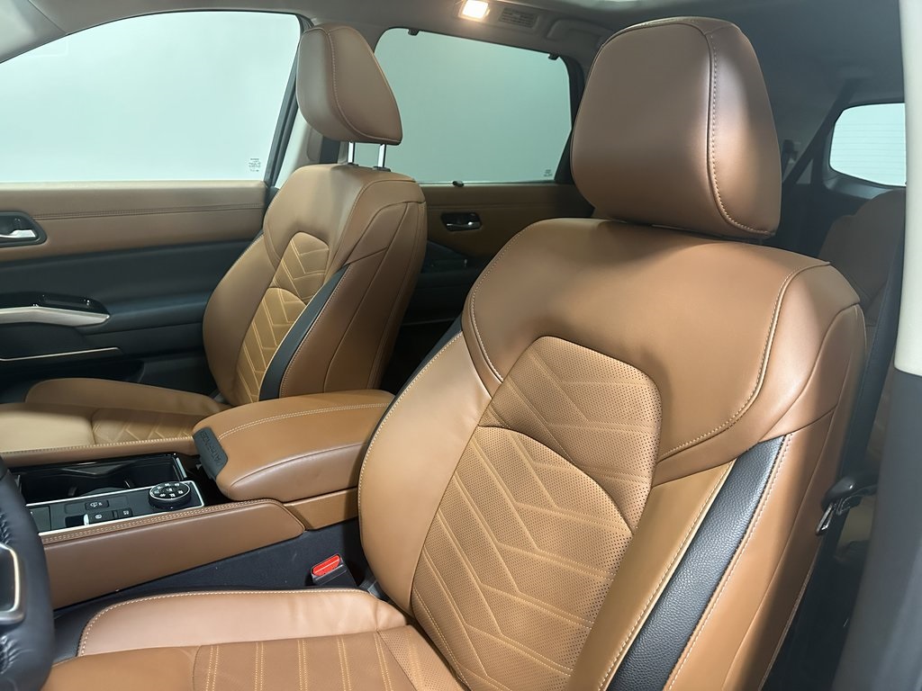 2024 Nissan Pathfinder Platinum photo 8