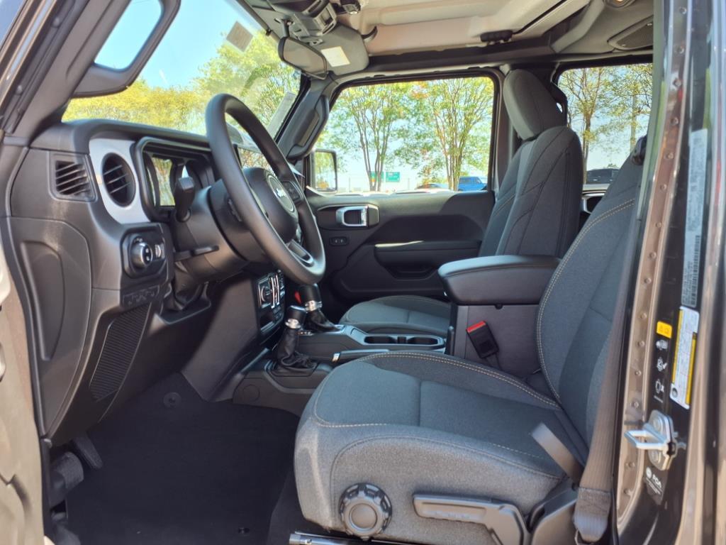 2025 Jeep Gladiator Sport photo 3