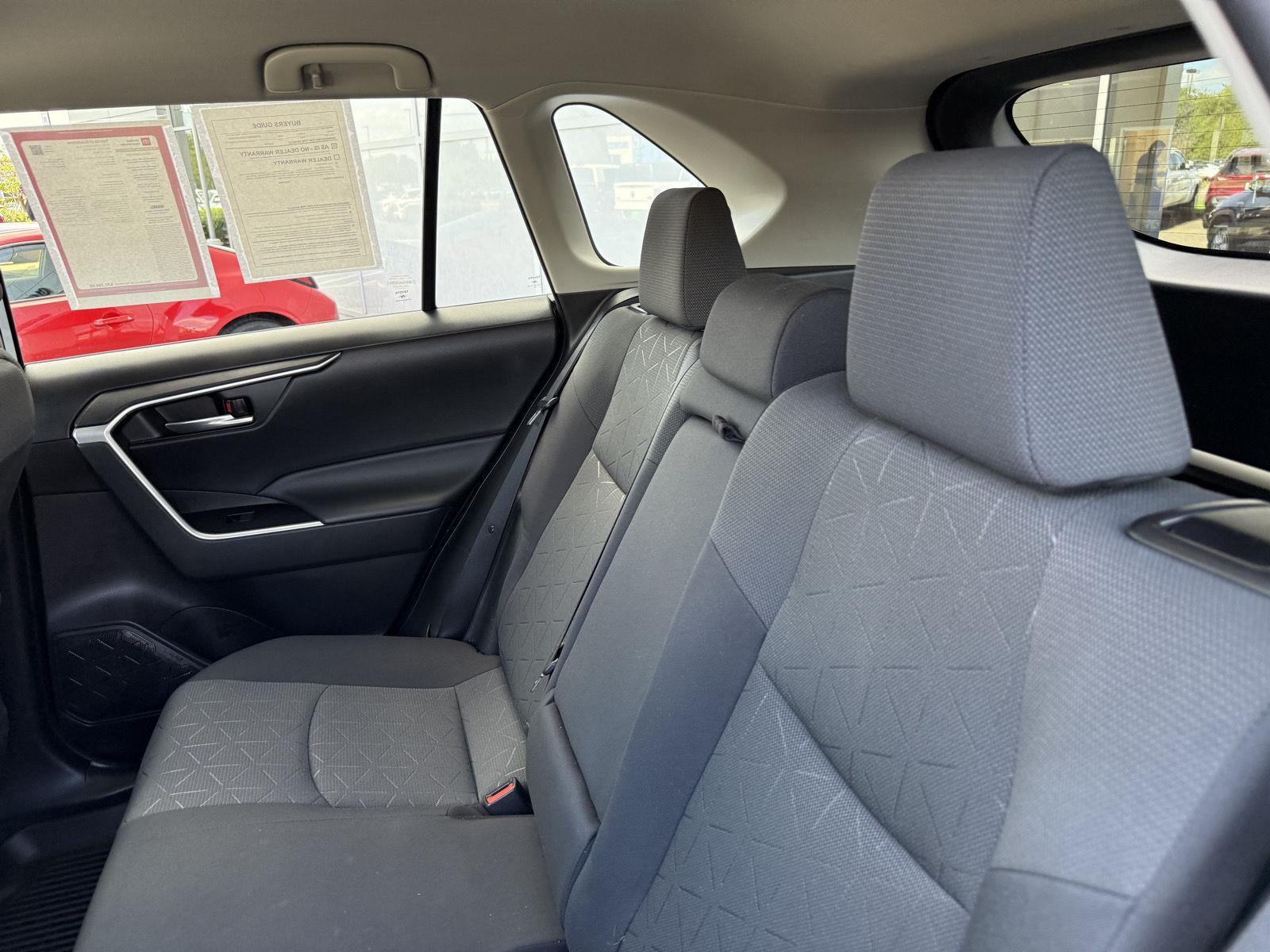 2021 Toyota RAV4 Hybrid XLE photo 12