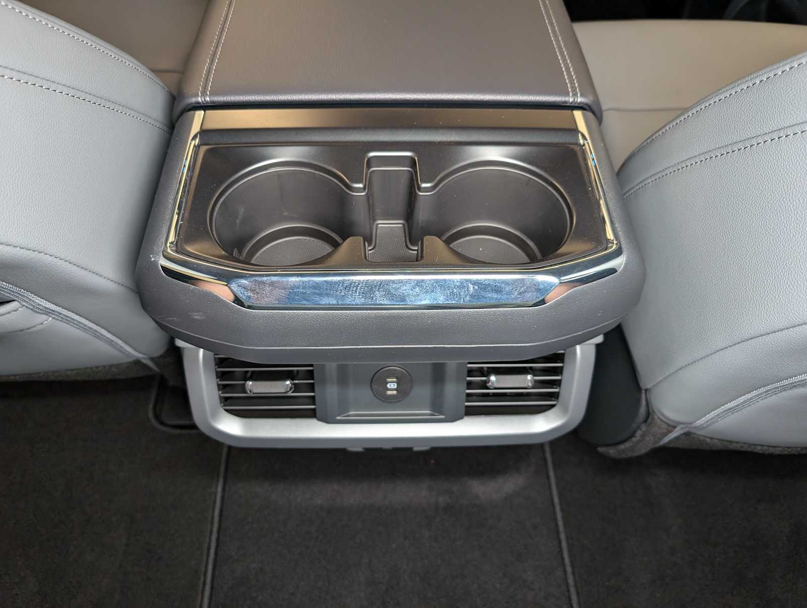 2025 Ford F-150 Lightning photo 14