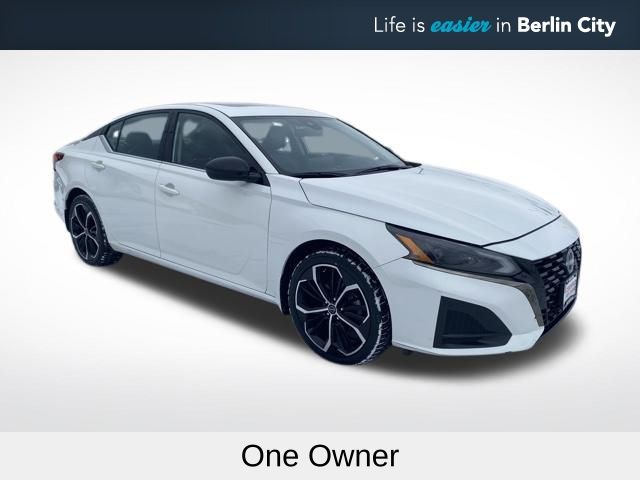 2024 Nissan Altima SR's photo