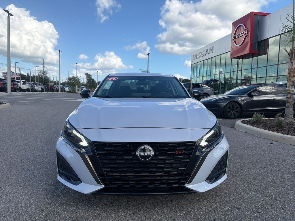 2024 Nissan Altima SR photo 2