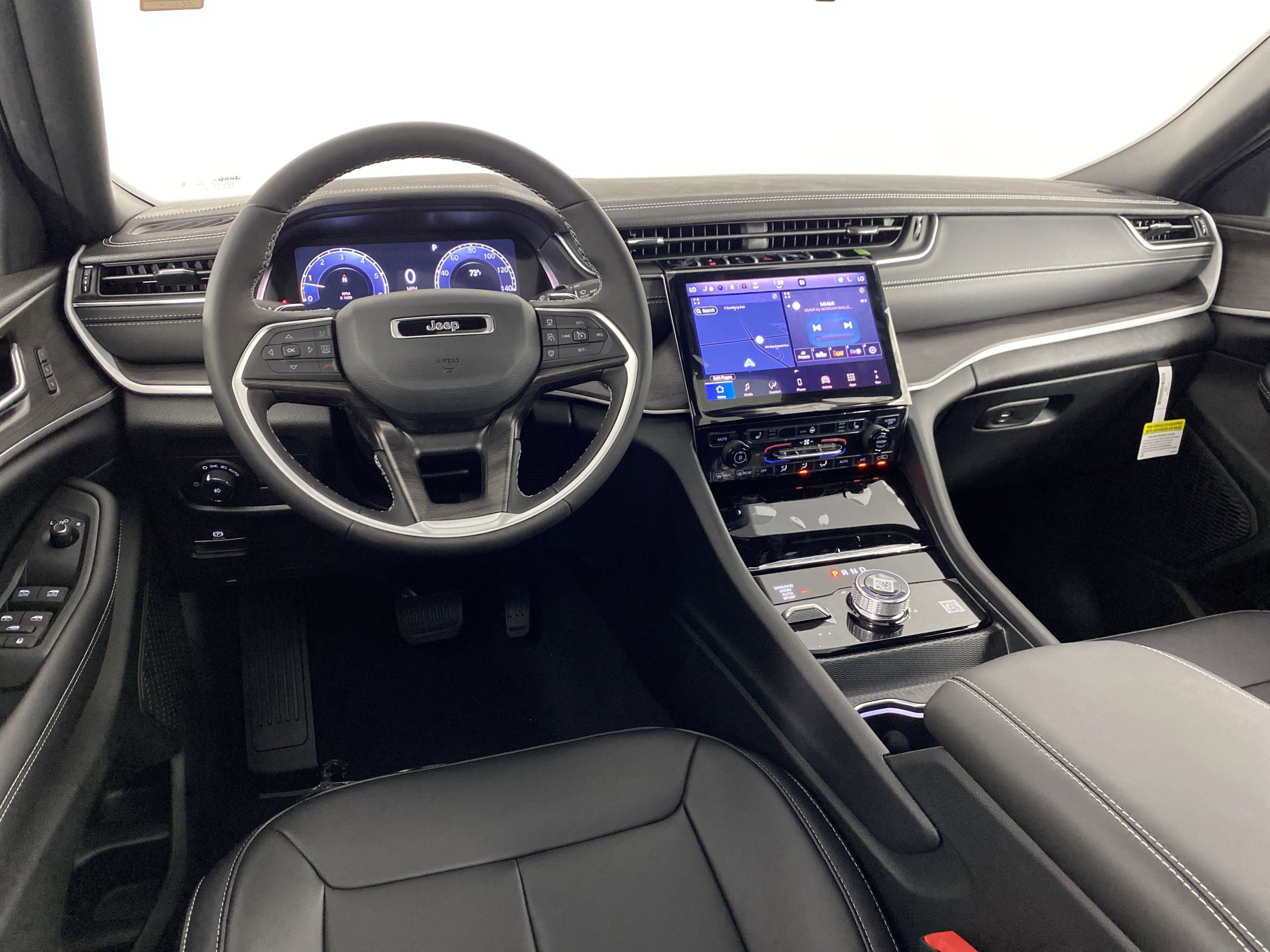 2025 Jeep Grand Cherokee Limited photo 2