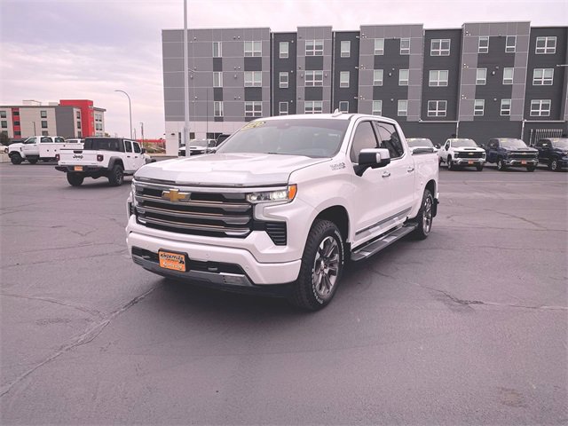 2022 Chevrolet Silverado 1500 High Country's photo