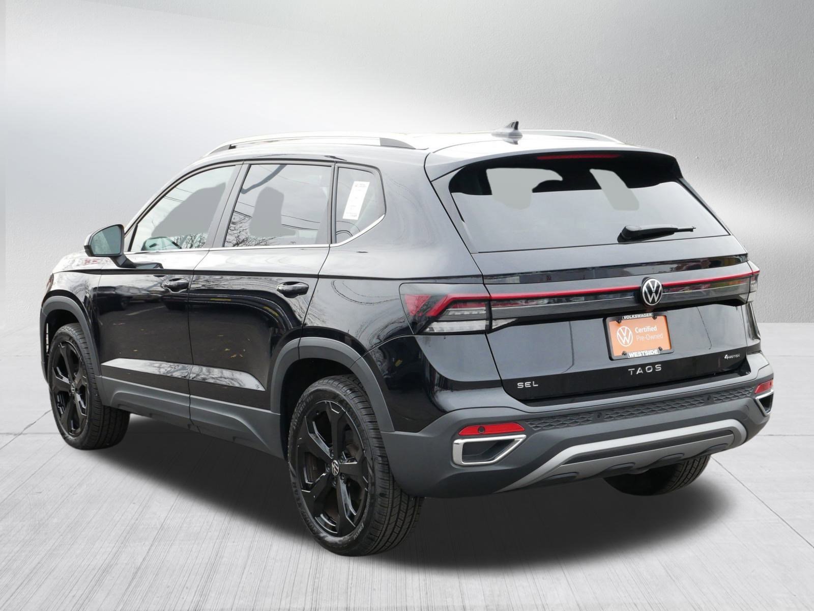 2025 Volkswagen Taos SEL photo 2