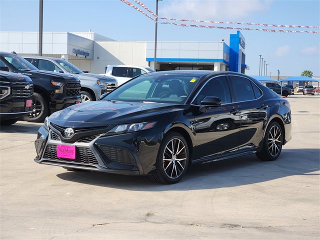 2021 Toyota Camry SE photo 2
