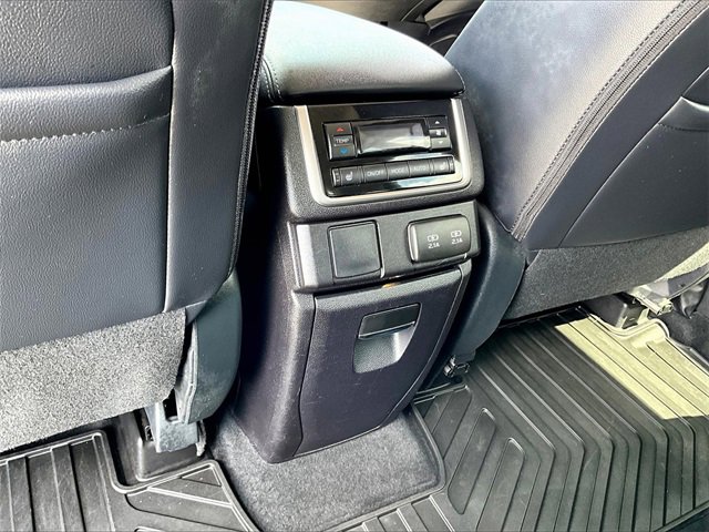 2022 Subaru Ascent Limited photo 24