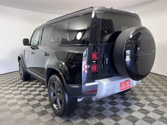 2025 Land Rover Defender 110 S photo 3