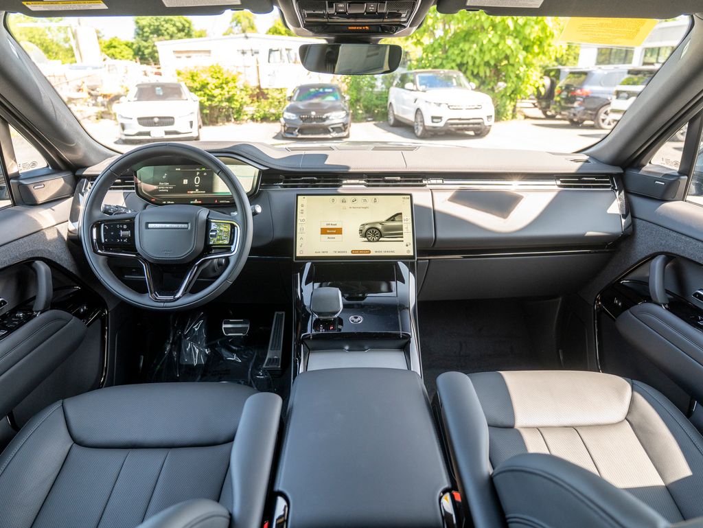 2025 Land Rover Range Rover Sport SE photo 17