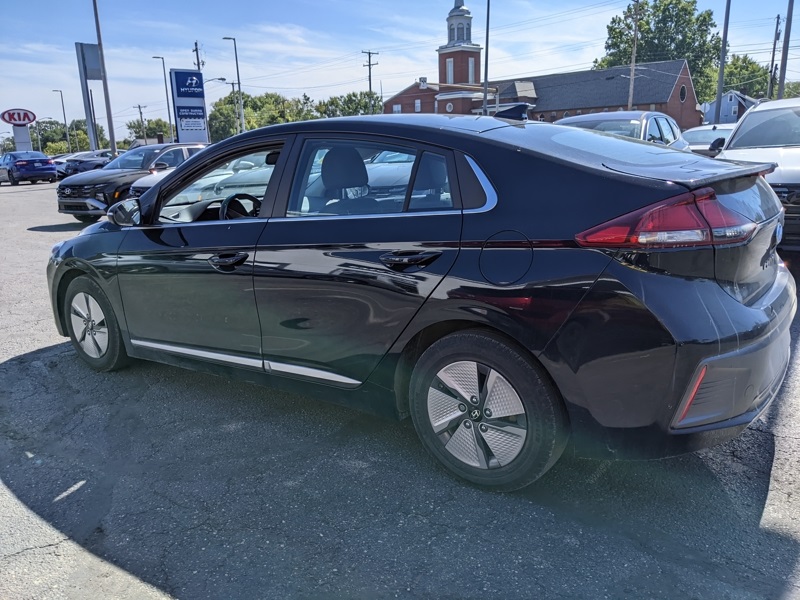 2022 Hyundai Ioniq SE photo 2