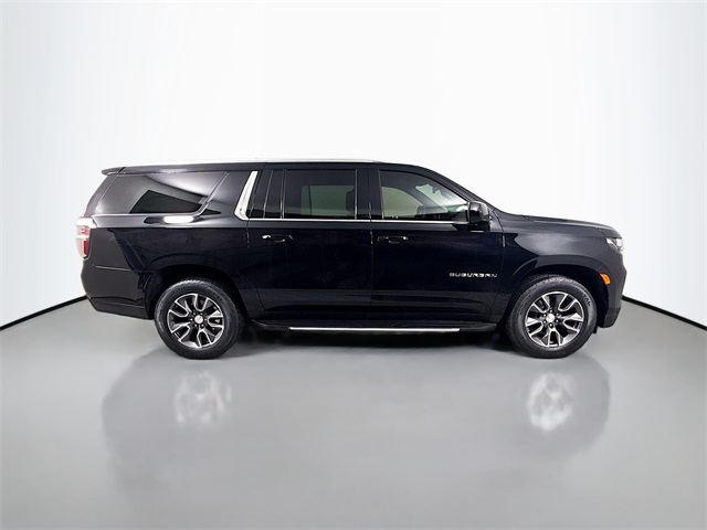 2023 Chevrolet Suburban LT photo 3